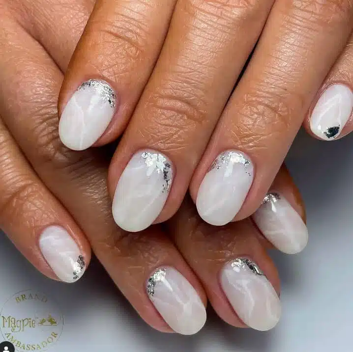 30 Graceful Short White Nail Designs For Beauty Queens - 205