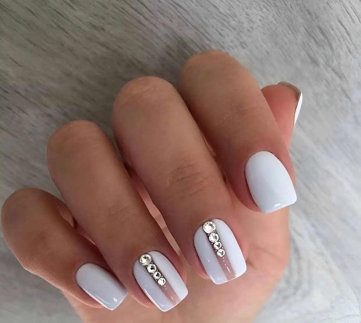30 Graceful Short White Nail Designs For Beauty Queens - 209