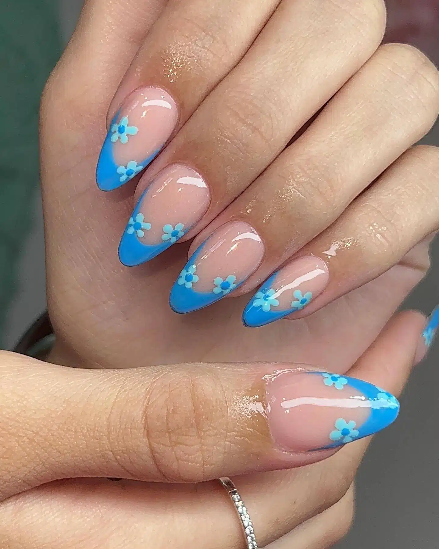 30 Simple But Gorgeous Blue Manis For The Ultimate Chic Vibe - 205