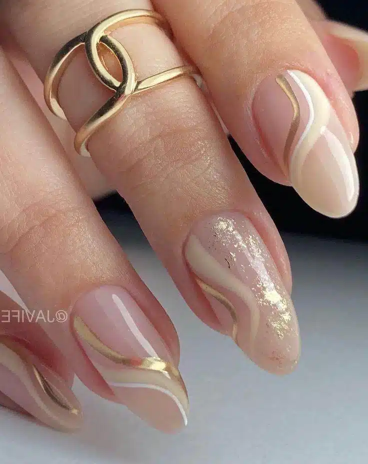 30 Stunning Gold Nails To Make You A Beauty Queen - 193