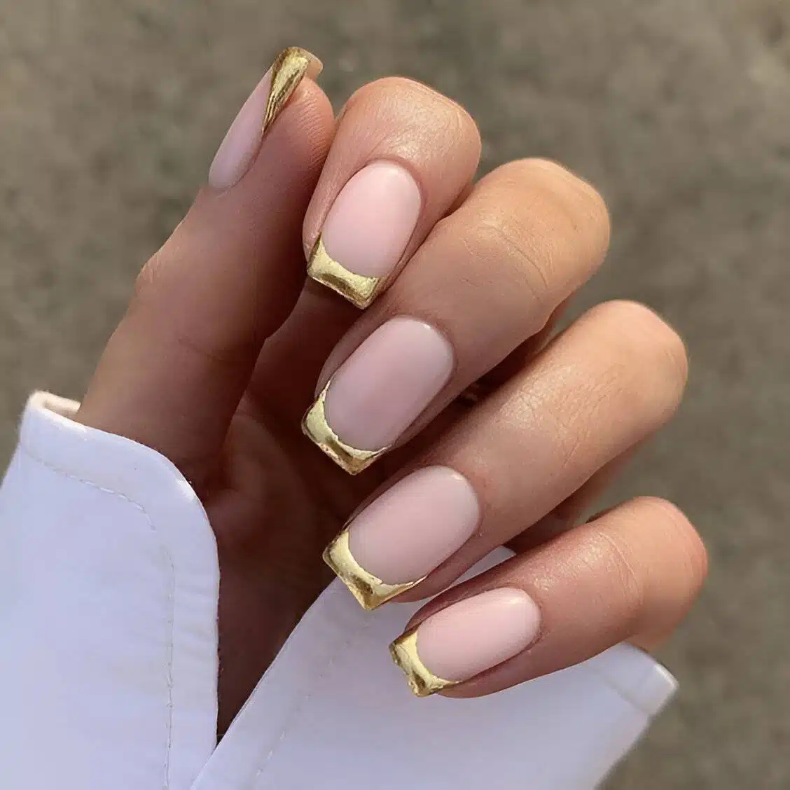 30 Stunning Gold Nails To Make You A Beauty Queen - 219