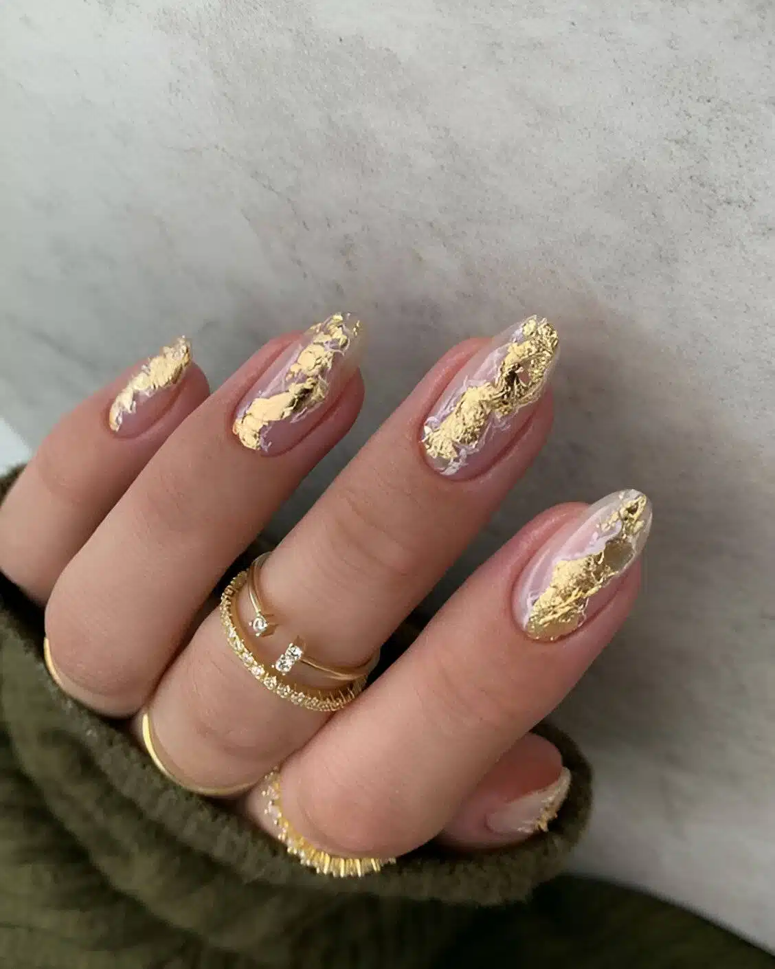 30 Stunning Gold Nails To Make You A Beauty Queen - 221