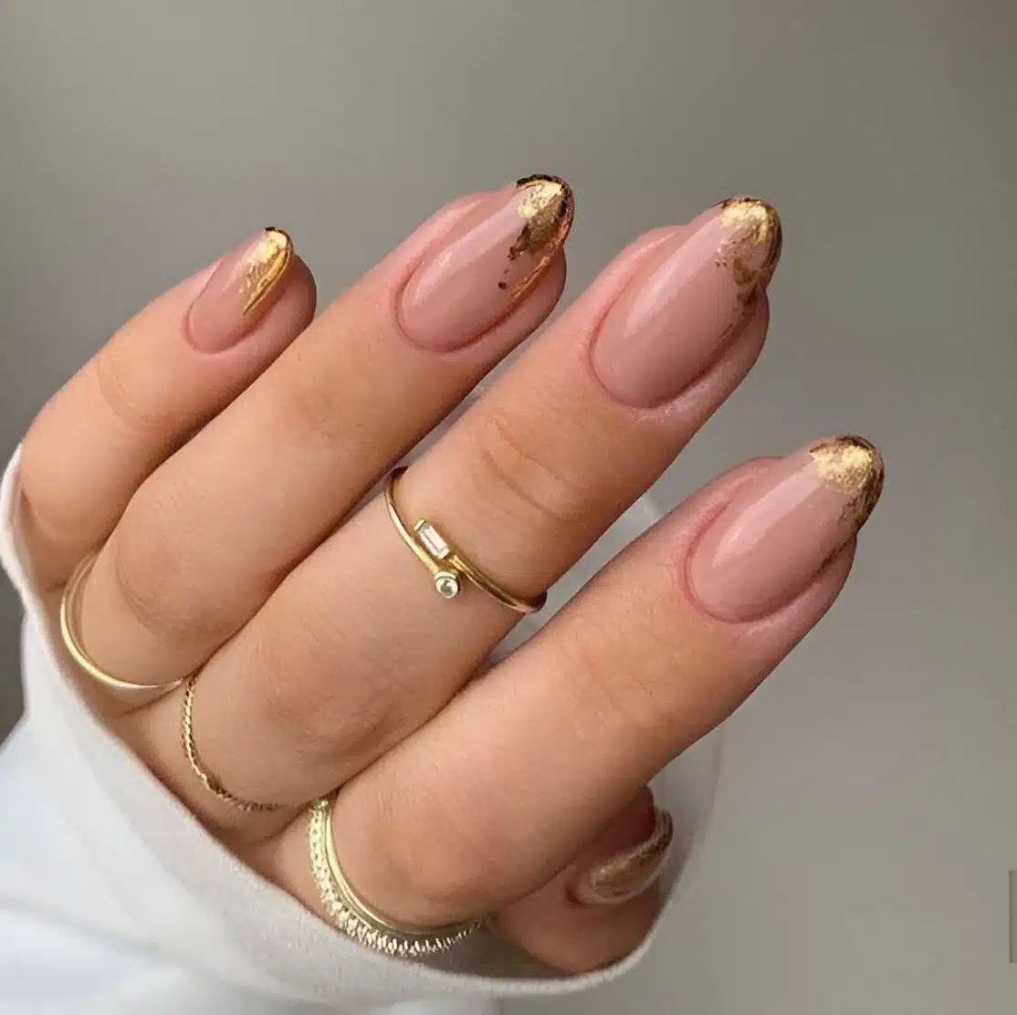 30 Stunning Gold Nails To Make You A Beauty Queen - 223