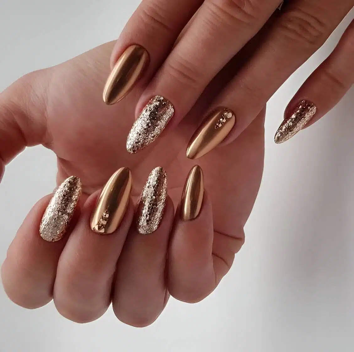 30 Stunning Gold Nails To Make You A Beauty Queen - 227