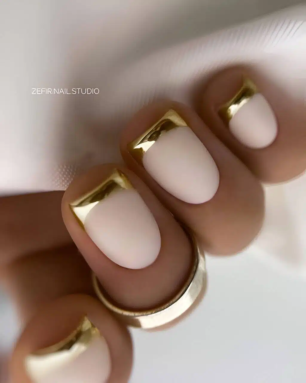 30 Stunning Gold Nails To Make You A Beauty Queen - 231