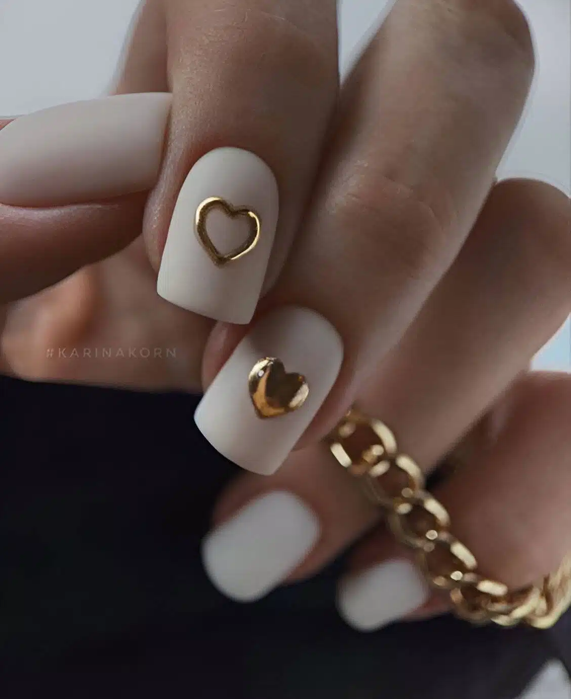 30 Stunning Gold Nails To Make You A Beauty Queen - 239