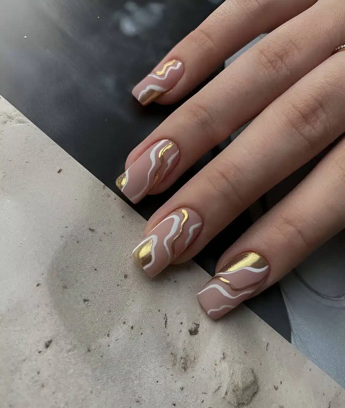30 Stunning Gold Nails To Make You A Beauty Queen - 245