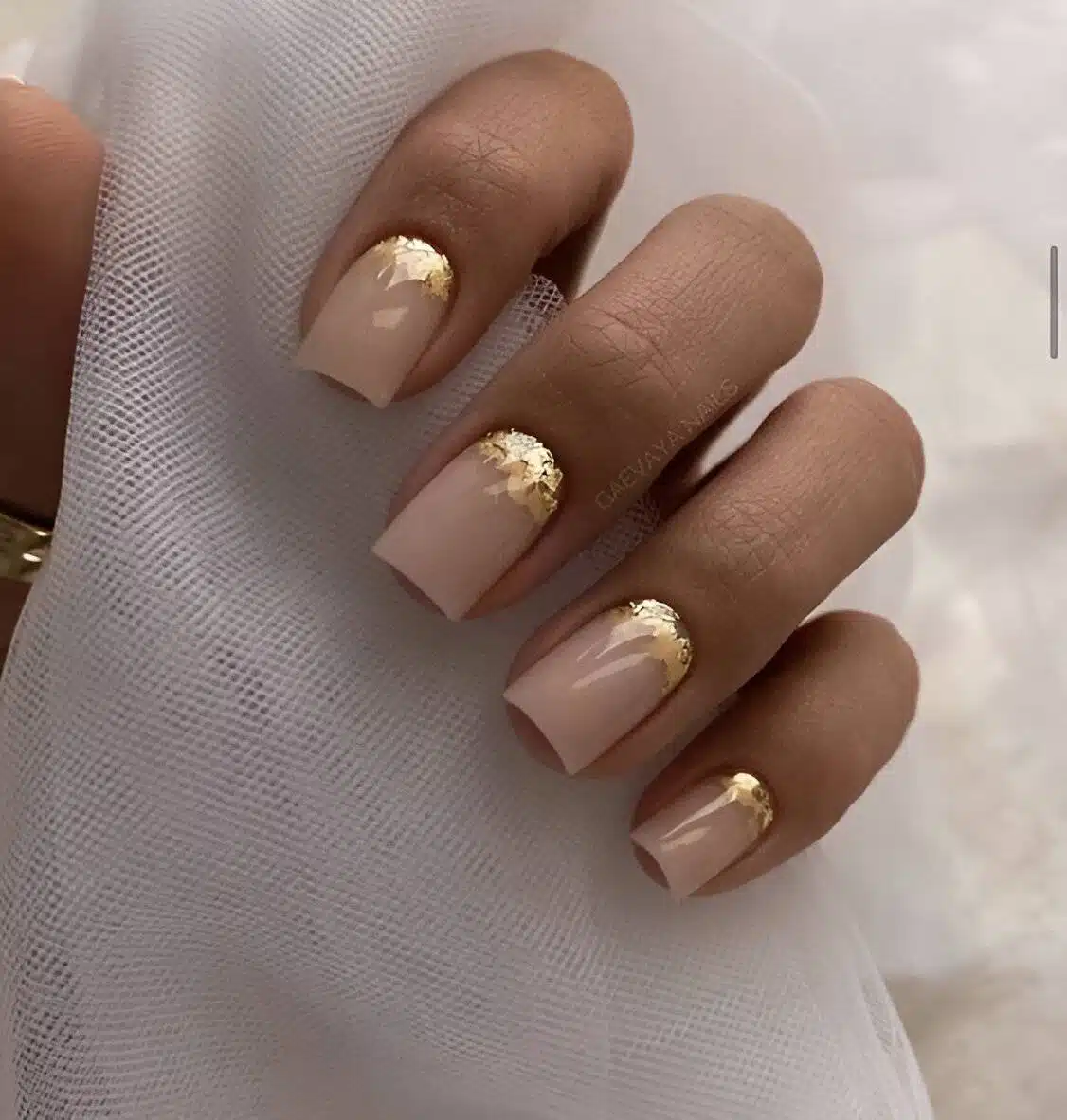30 Stunning Gold Nails To Make You A Beauty Queen - 247