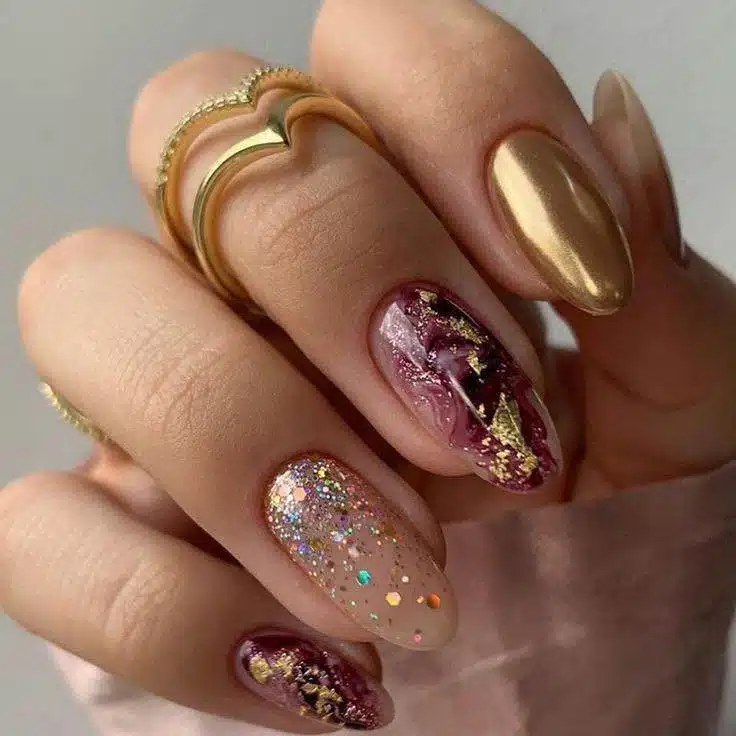 30 Stunning Gold Nails To Make You A Beauty Queen - 197