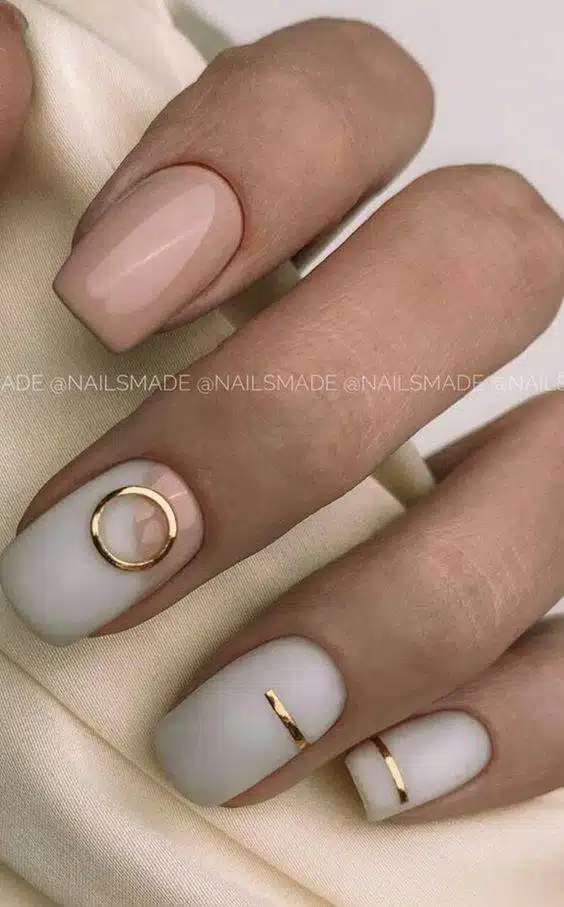 30 Stunning Gold Nails To Make You A Beauty Queen - 251
