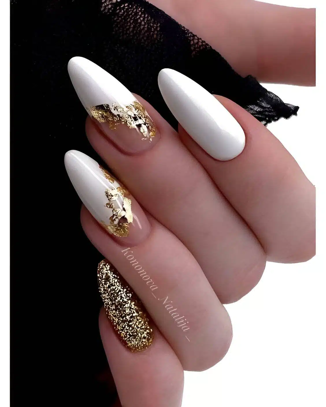 30 Stunning Gold Nails To Make You A Beauty Queen - 201