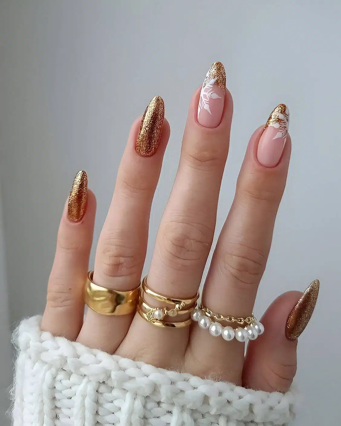 30 Stunning Gold Nails To Make You A Beauty Queen - 203