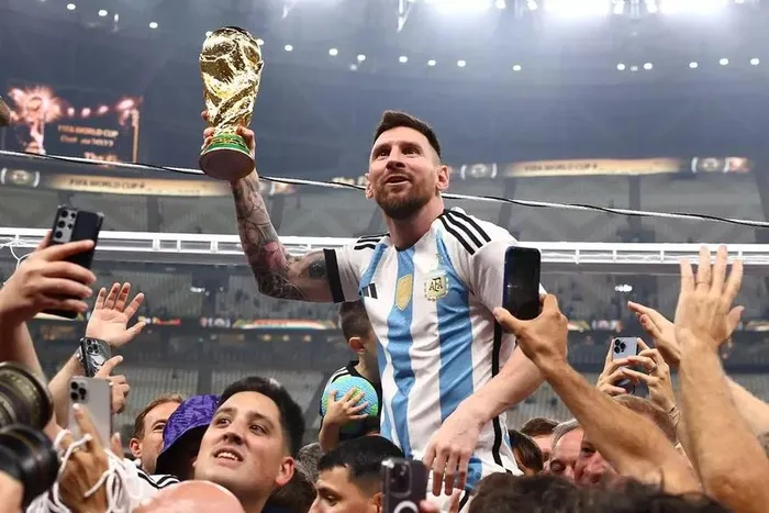  Messi vô địch World Cup 2022 cùng tuyển Argentina... ẢNH: GETTY 