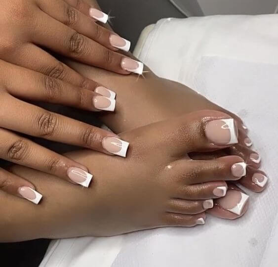 Lovely Simple Toe Nails For Your DIY Aesthetic Makeover - 91