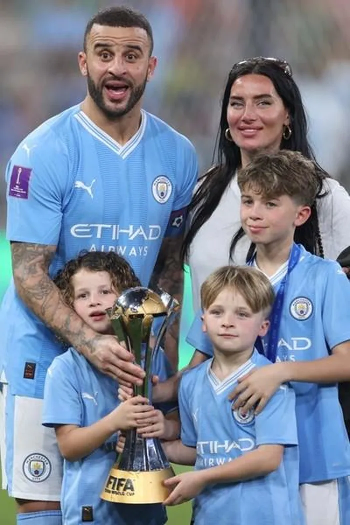 Kyle Walker (34 tuổi) có 6 người con, 4 với vợ cũ và 2 với bạn gái. Đồng đội của Phil Foden ở Man City và tuyển Anh cũng lọt vào danh sách những ngôi sao bóng đá nhiều con nhất thế giới.