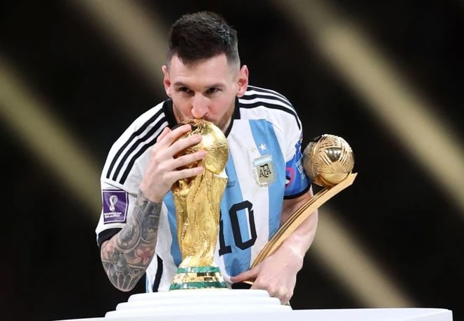Messi vĩ đại nhất lịch sử bóng đá, nhưng không đủ - Thể thao