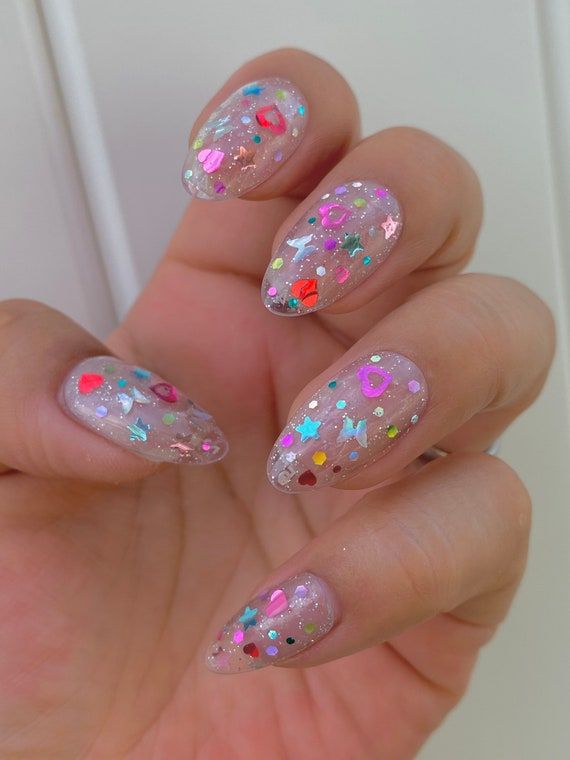 Almond New Year Nails 2024: 17 Elegant Ideas to Sparkle