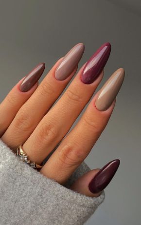 Almond New Year Nails 2024: 17 Elegant Ideas to Sparkle