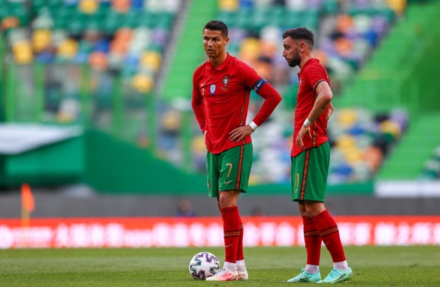 Bruno Fernandes believes Manchester United are 'closer to trophies' with  his Portugal teammate Cristiano Ronaldo | The Irish Sun