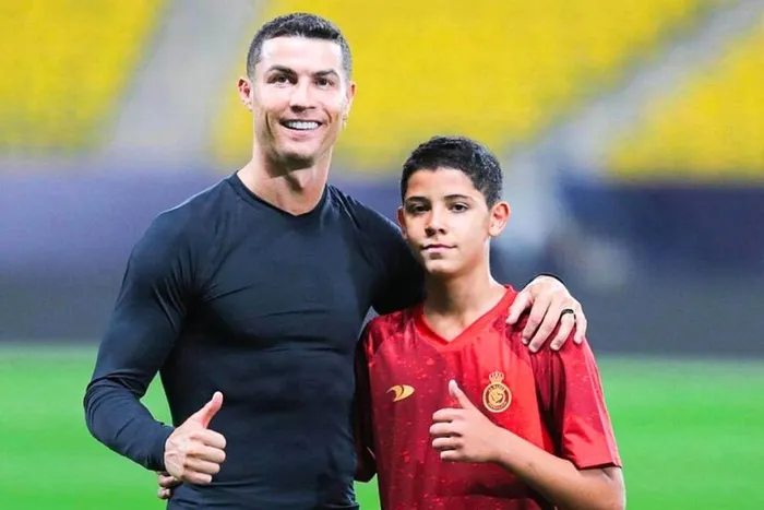 Ronaldo muốn thi đấu cùng con trai trước khi giải nghệ (Ảnh: Getty)