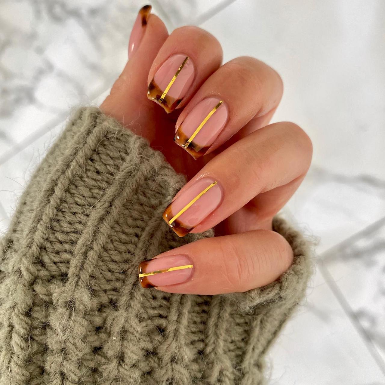 tortoise nails, tortoise nails design, tortoise nails tips, tortoise nail art, tortoise nails ideas, tortoise nails acrylic, gold nails, tortoise nails french, tortoise nails french tip, french tip nails, gold nails ideas