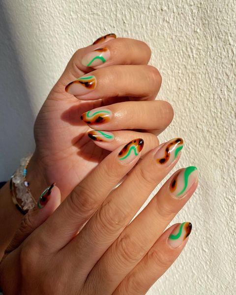 tortoise nails, tortoise nails design, tortoise nails tips, tortoise nail art, tortoise nails ideas, tortoise nails acrylic, swirl nails, green nails, tortoise nails green, almond nails