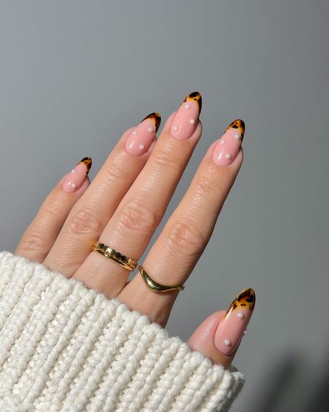 tortoise nails, tortoise nails design, tortoise nails tips, tortoise nail art, tortoise nails ideas, tortoise nails acrylic, french tip nails, tortoise nails french tip, pearl nails, pearl nails ideas, pearl nails designs, pearl nail art