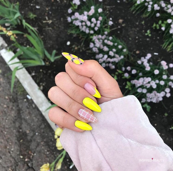 Uñas modernas de color amarillo brillante