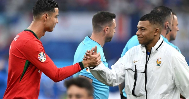 Ronaldo ủng hộ Mbappe giành Quả bóng vàng - Thể thao