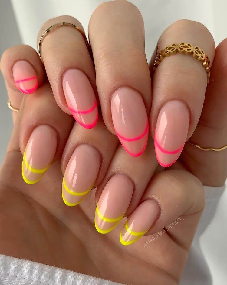 uñas de doble línea rosa neón y amarillo