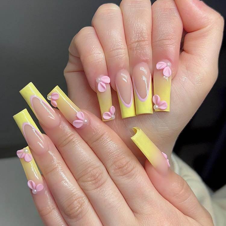 uñas tridimensionales con flores