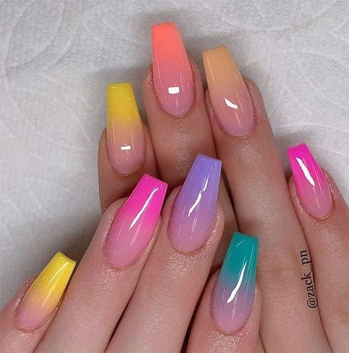 105 Multicolor Nails Efeito ombré gradiente amarelo fúcsia violeta celste laranja