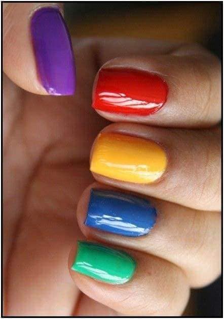 21 unhas curtas multicoloridas violeta vermelho amarelo azul verde