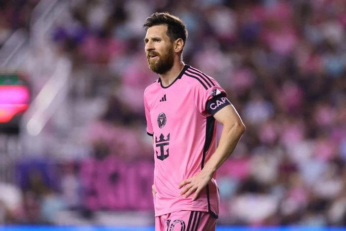  Messi vẫn cần thêm người "chia lửa" trên hàng công. Ảnh: Reuters. 